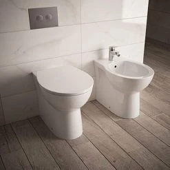 Wandhängende Sanitärkeramik Mit übergesetztem Ablauf Komplett Mit Eurovit Ideal Standardsitz