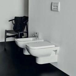 Hängende Sanitärkeramik Mit Sitz Mit Traditionellem Verschluss, Kollektion Life Ideal Standard